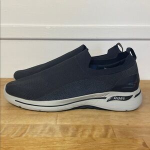Skechers GO Walk Arch FIT 2.0 Men’s slip on navy casual walking shoes size 11
